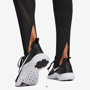 Nike Women's Black Pro Intertwist 7/8 Training Tights